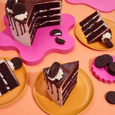 Oreo Cookies & Cream Cake with layers of chocolate sponge, Oreo buttercream, ganache drip, and Oreo toppings.